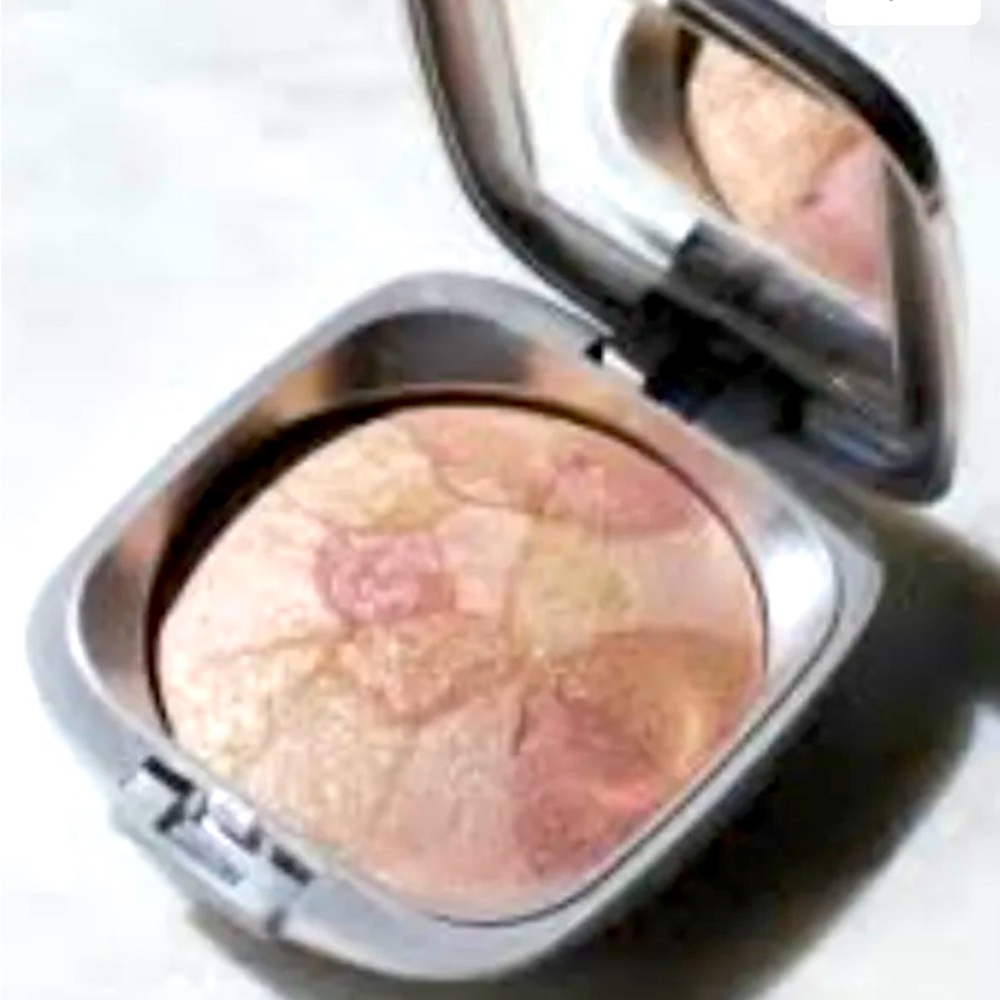 ANGELIC SPLASH BAKED MINERAL BLUSH PERFECT LIGHT NEUTRAL FROM PRO MUA COUNTER!!!